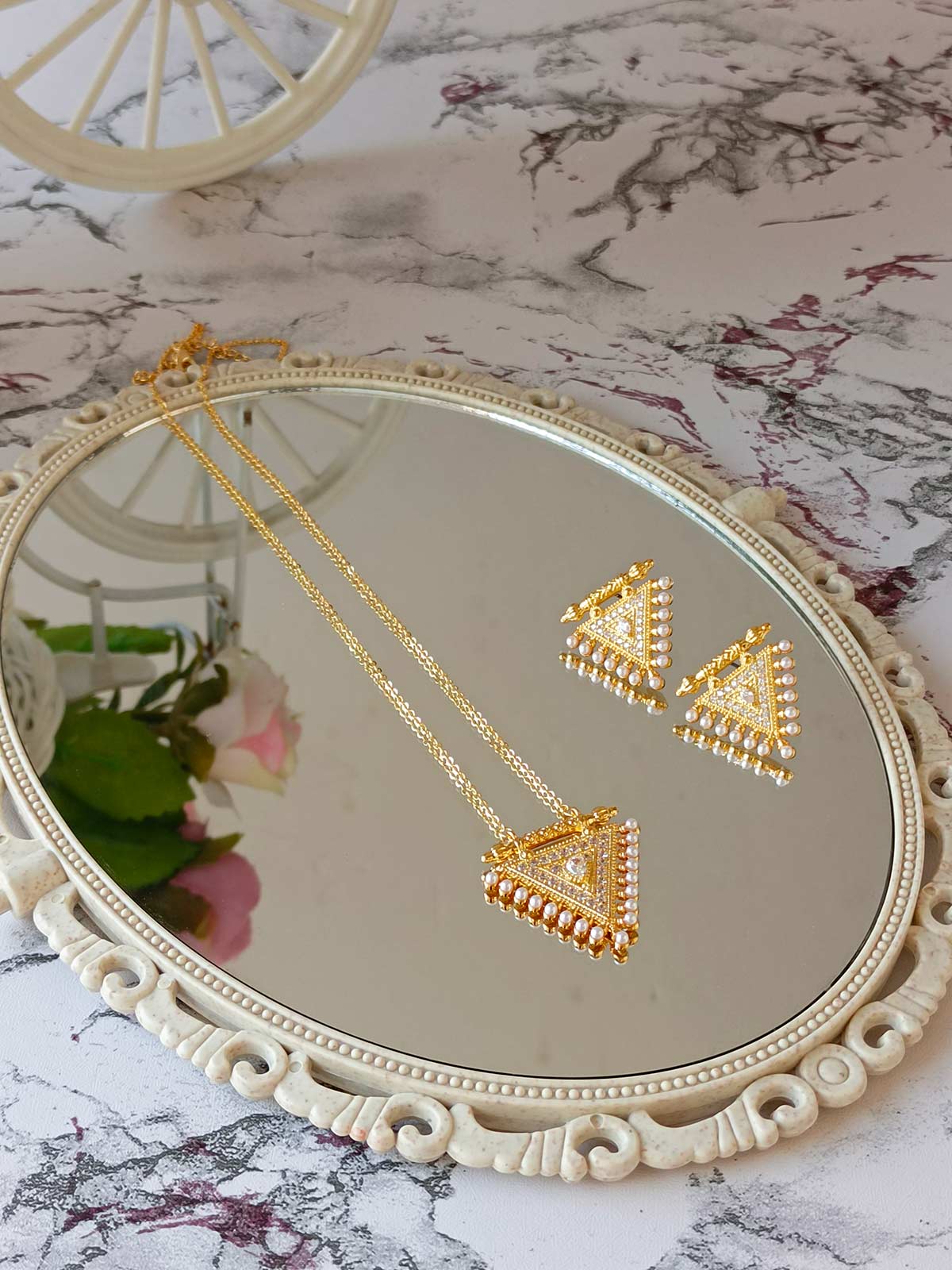 Stone and pearl necklace set with earrings