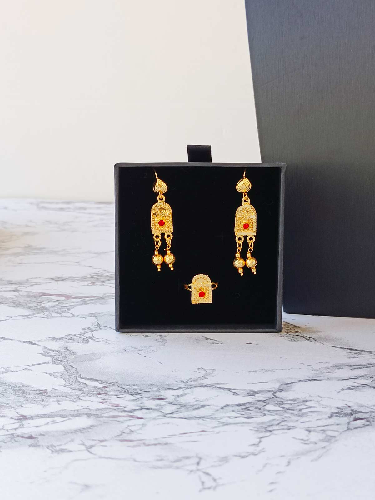 Choker Style Necklace with Earrings