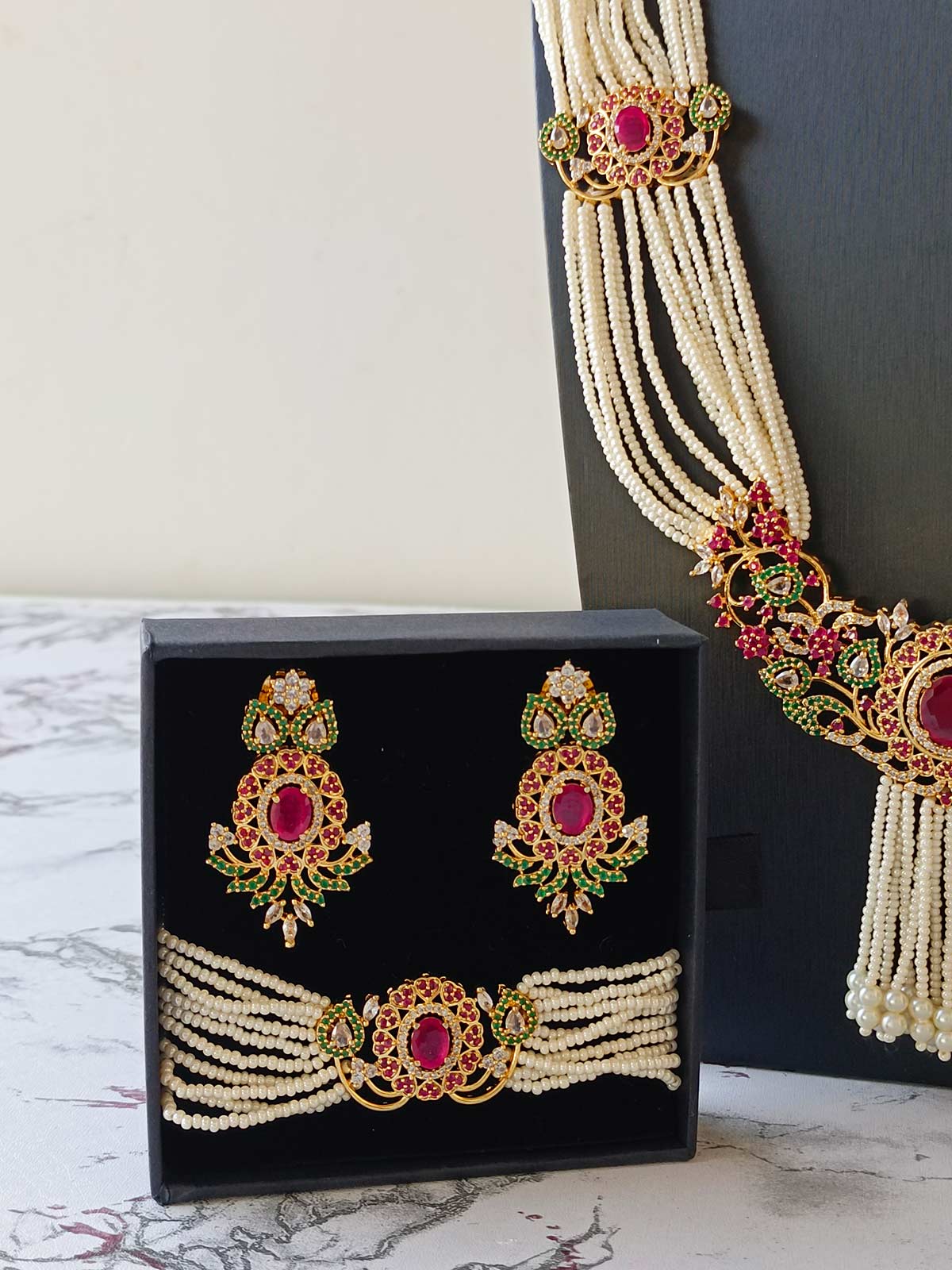 Luxurious Pearl and Gold Jewelry Set for women