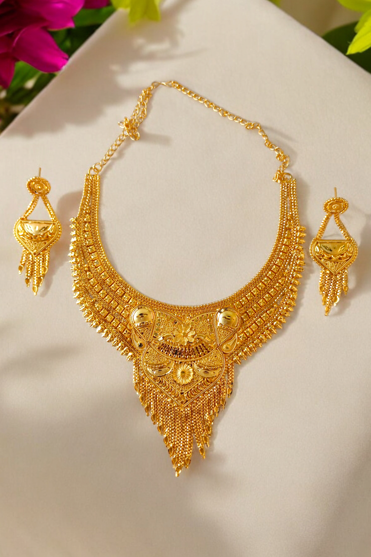 Golden Farya Necklace Set in Golden