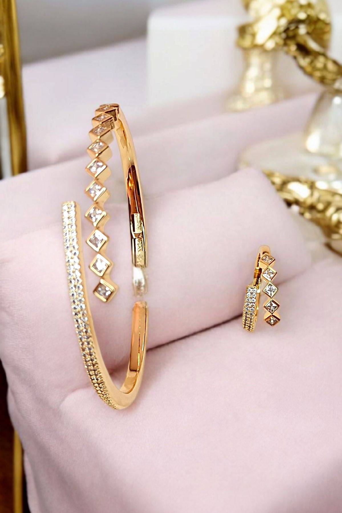 Farida golden bracelet set