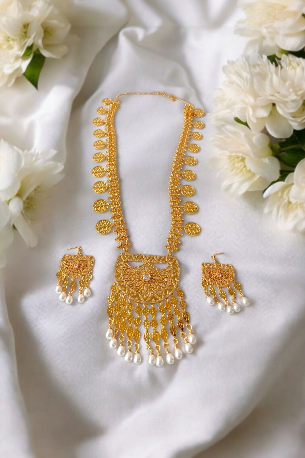 Hessa Golden Hilal Long Necklace set