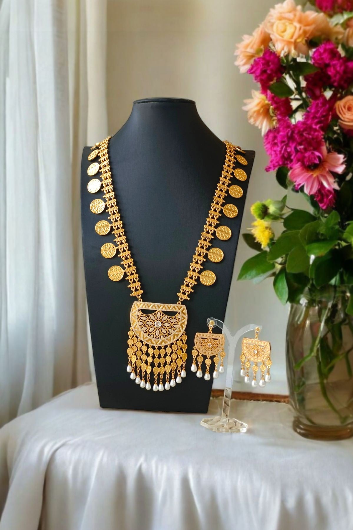 Hessa Golden Hilal Long Necklace set