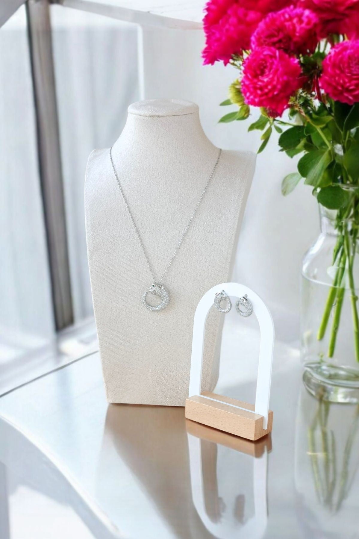 Hanan jaguar pendant set in Silver