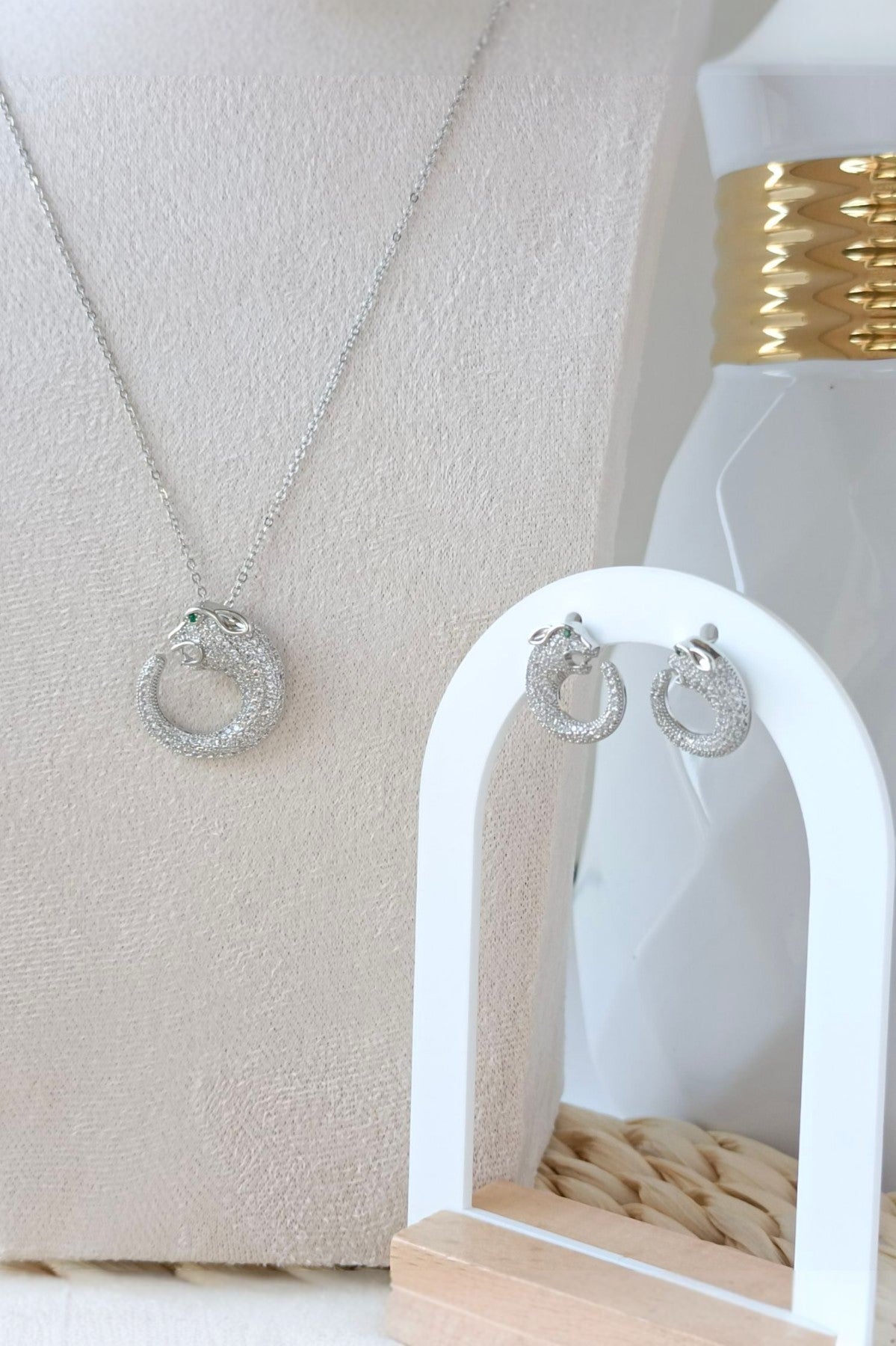 Hanan jaguar pendant set in Silver