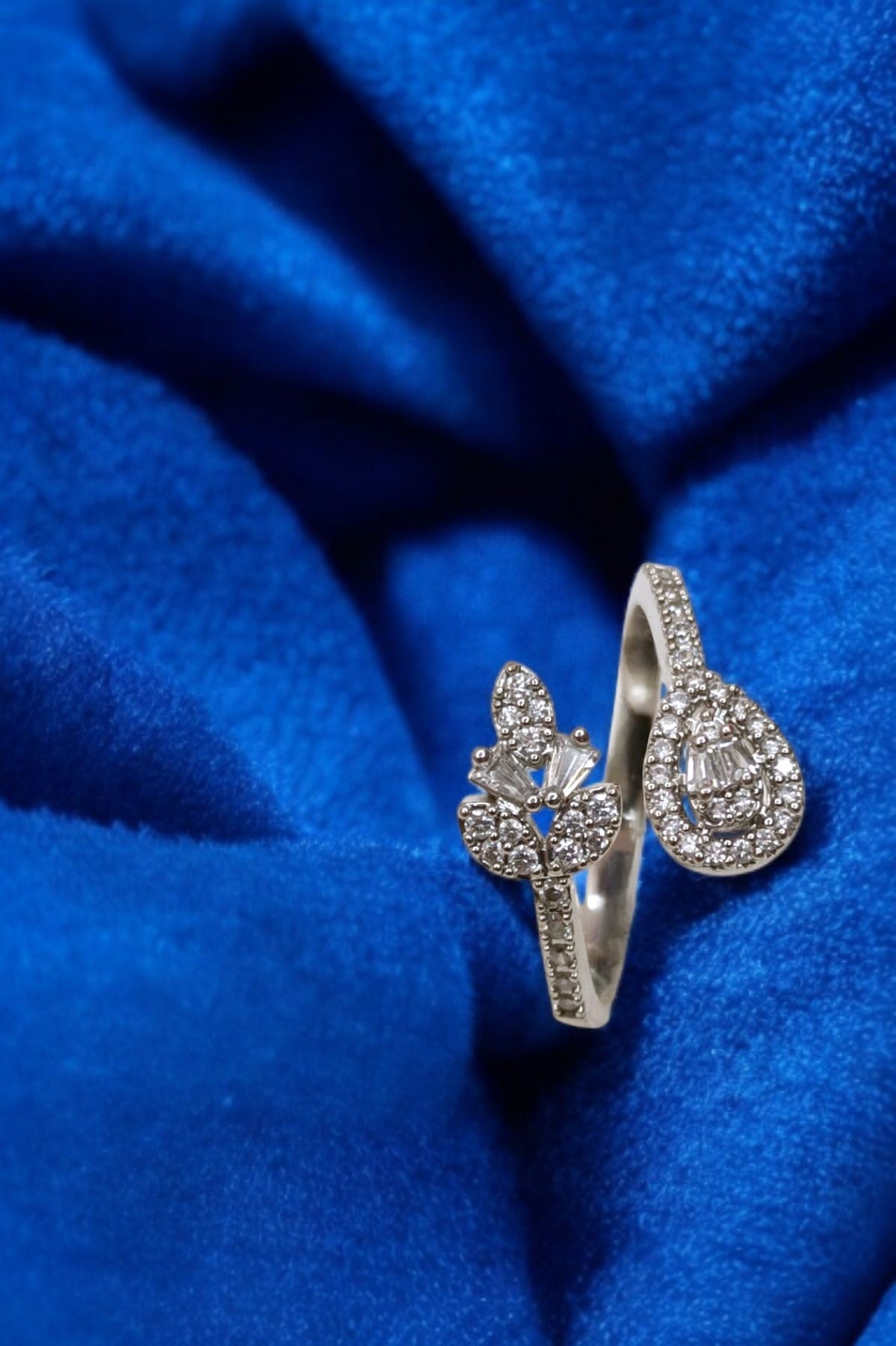 Azra silver zirconia resizable ring