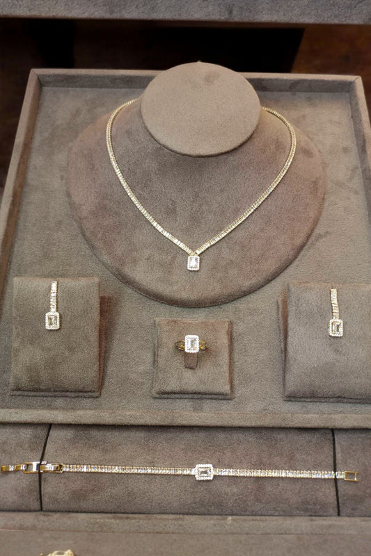 Suzan American Diamond Jewelry Set