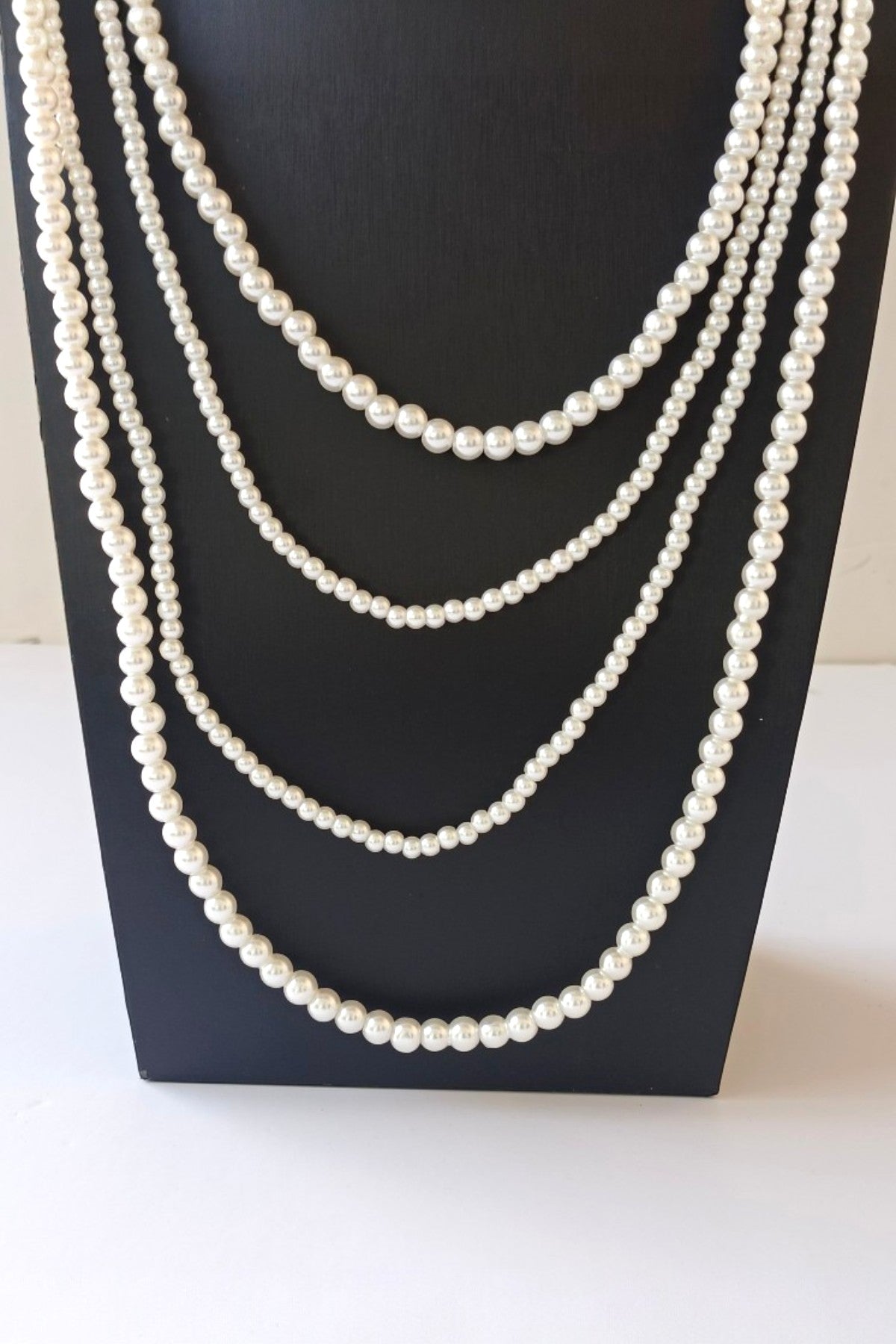 Long garland with pearls