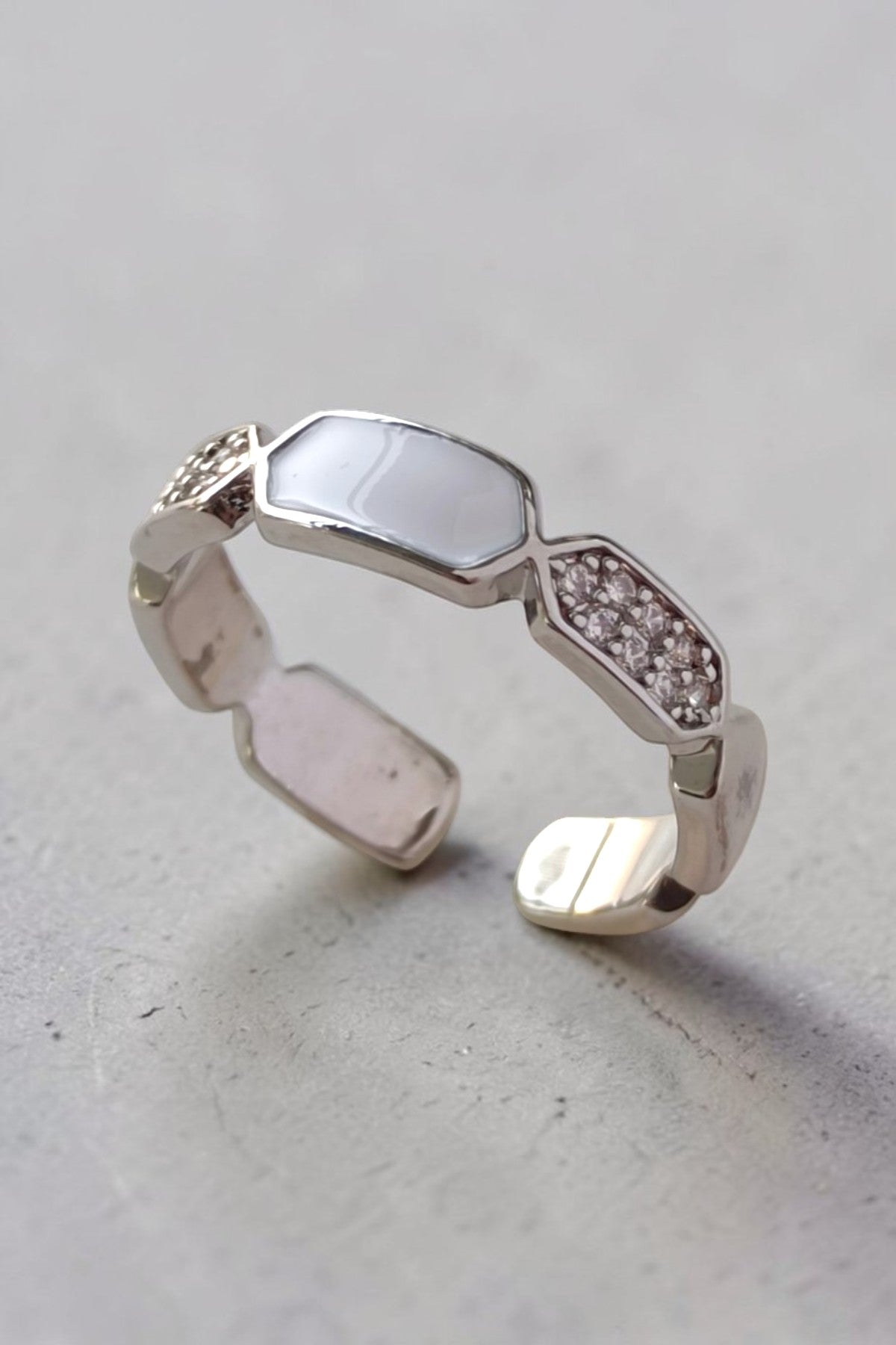 Hadil adjustable ring in silver