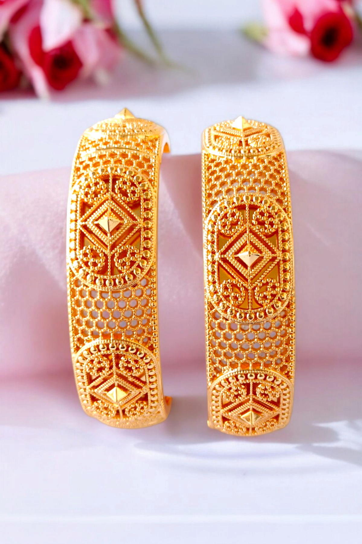 Beautiful Golden Reem Traditional Bangles set