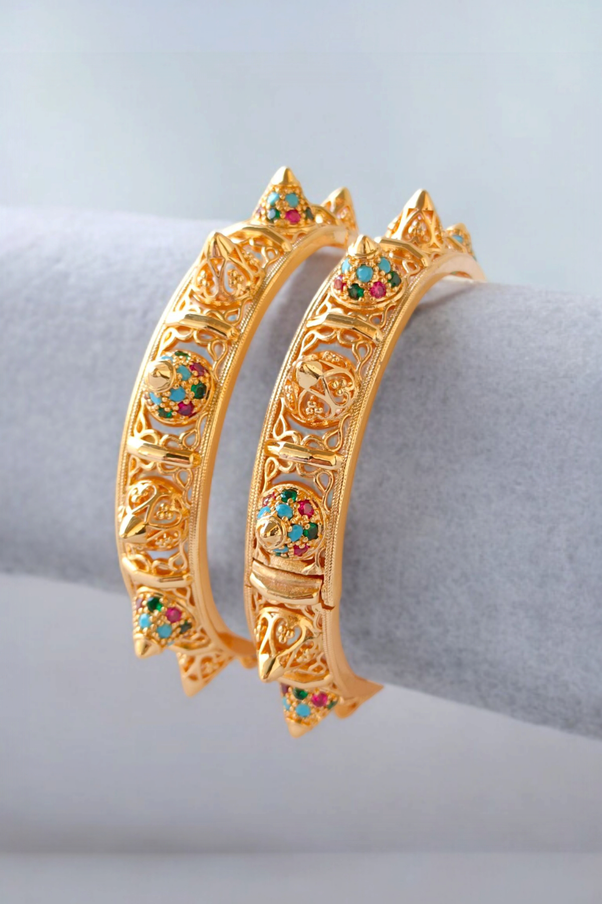 Golden Sahar Traditional Bangles set in Role