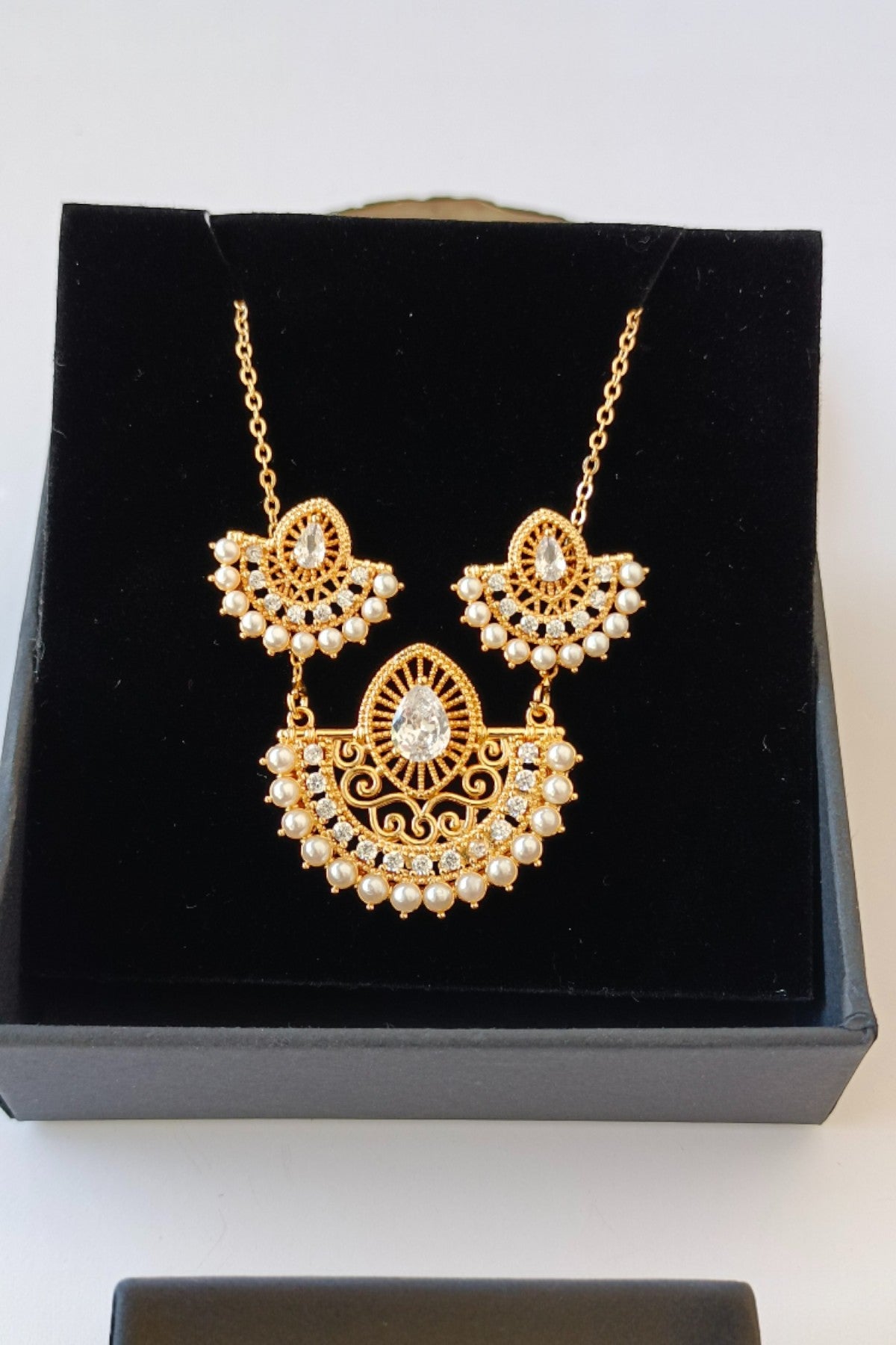 Iqamat pendant set in golden