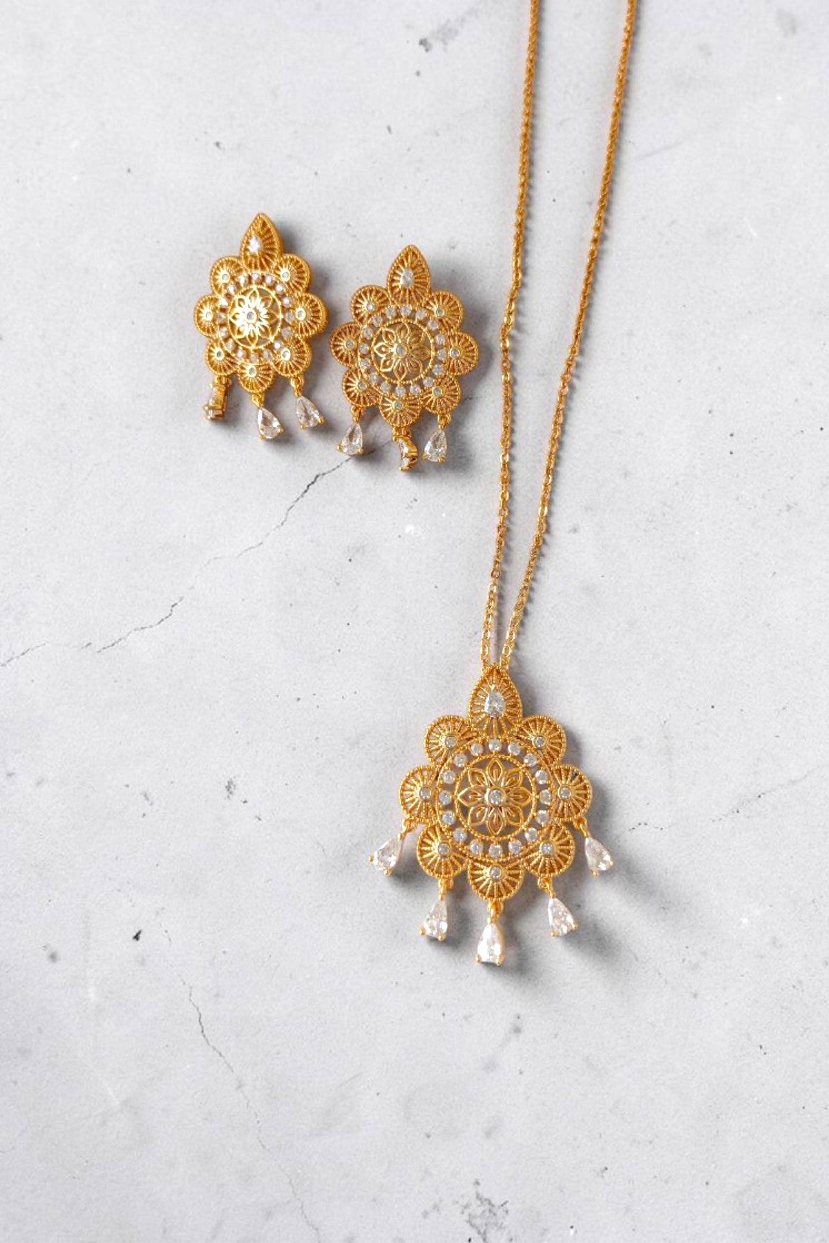 Ladan pendant set