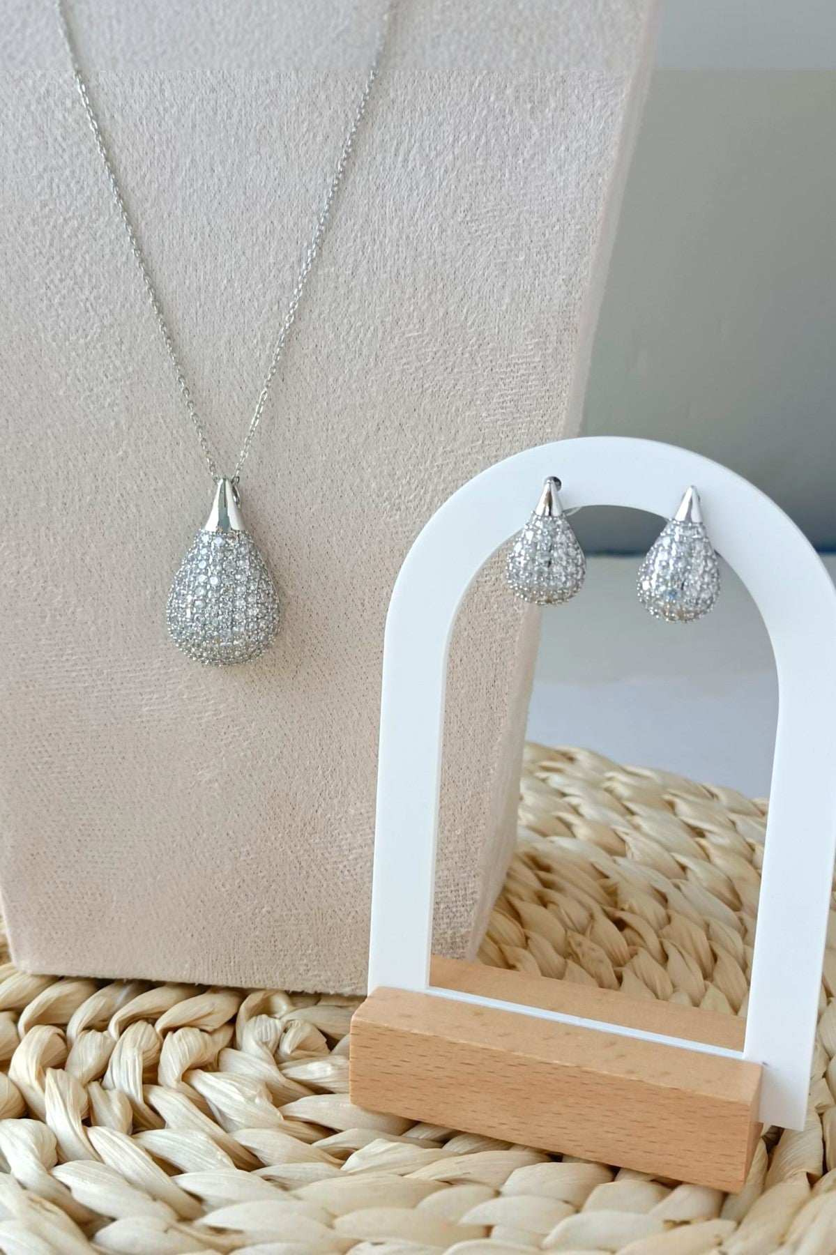 rahma droplet pendant set