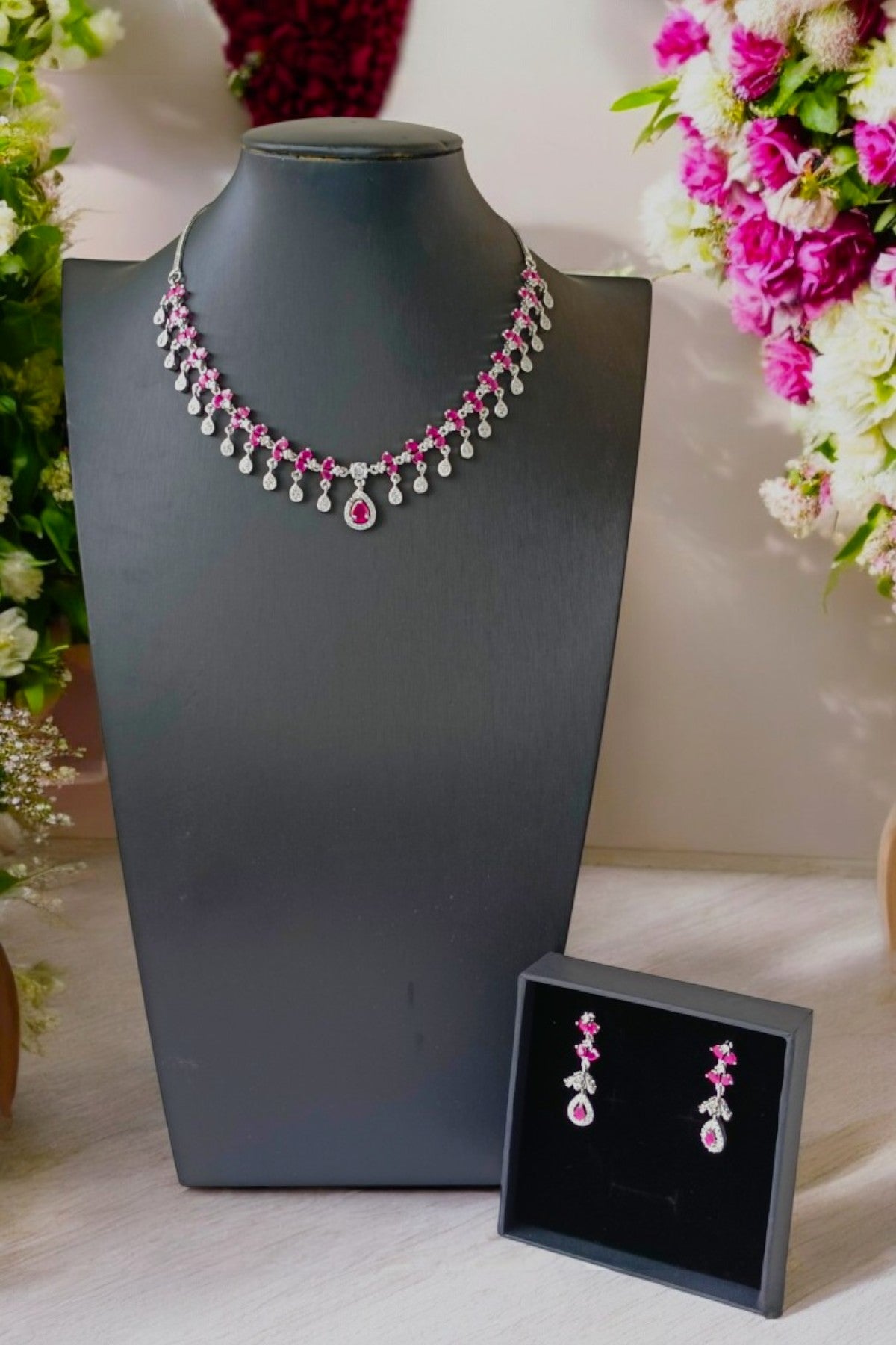 Rohesia Silver Victorian Necklace Set