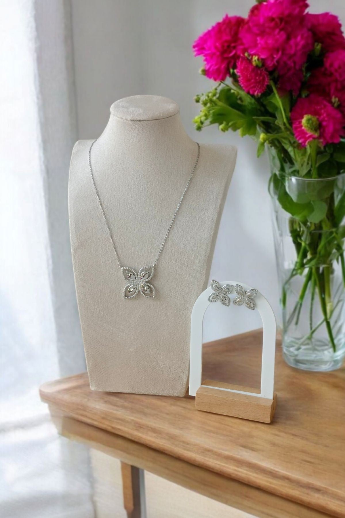 silver pendant set tasneem