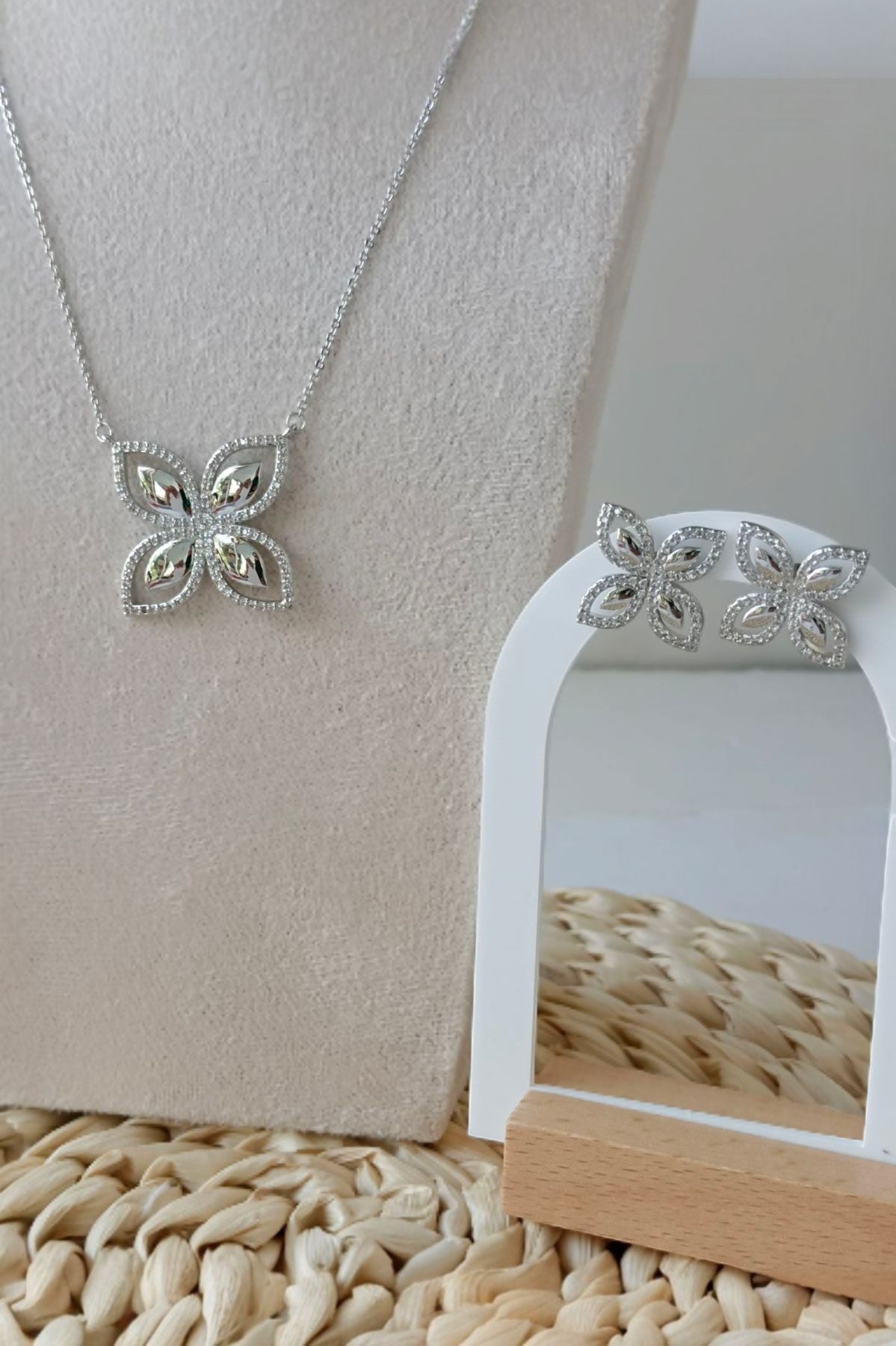 silver tasneem pendant set