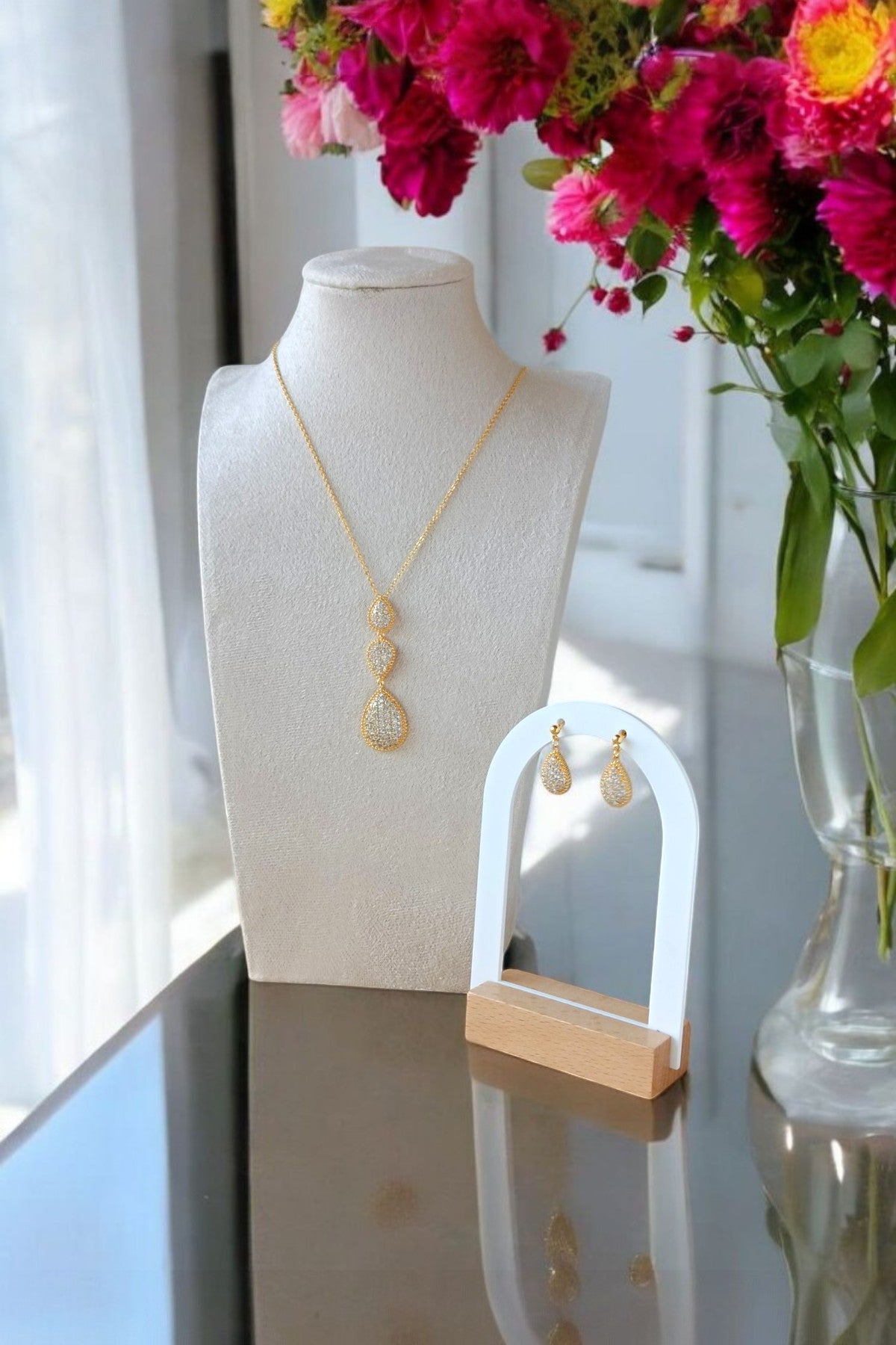 Tasneem golden pendant set