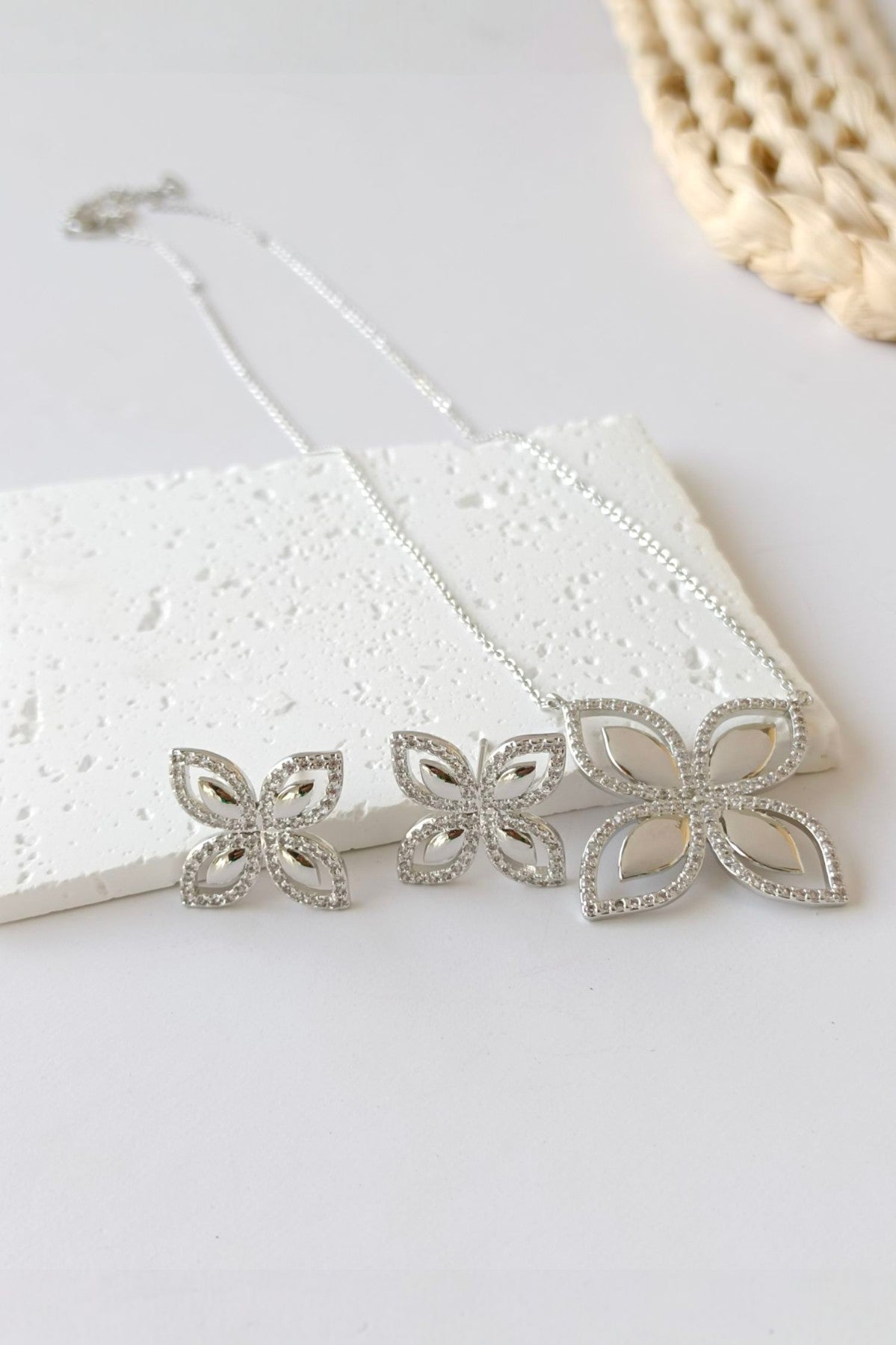 Tasneem pendant set