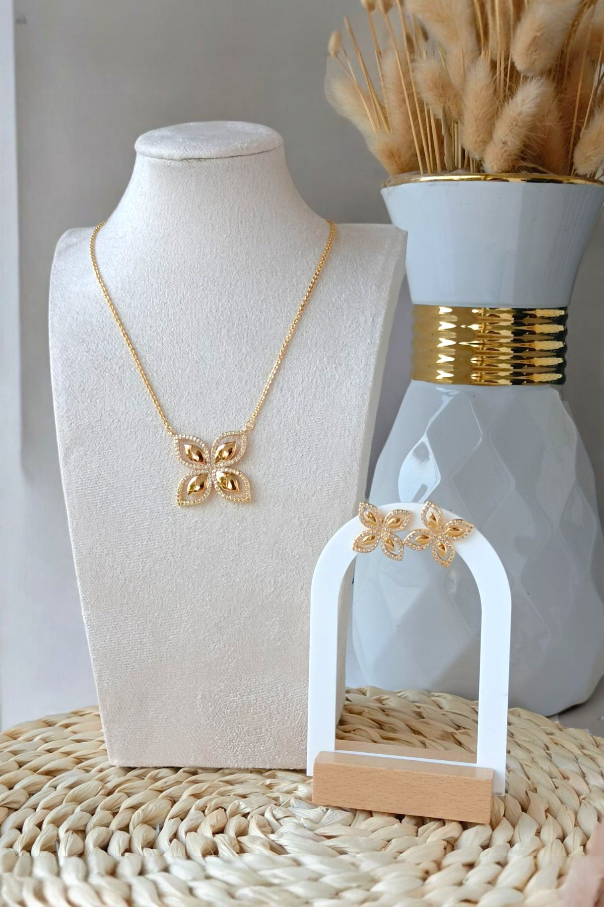 Zahrah Pendant set