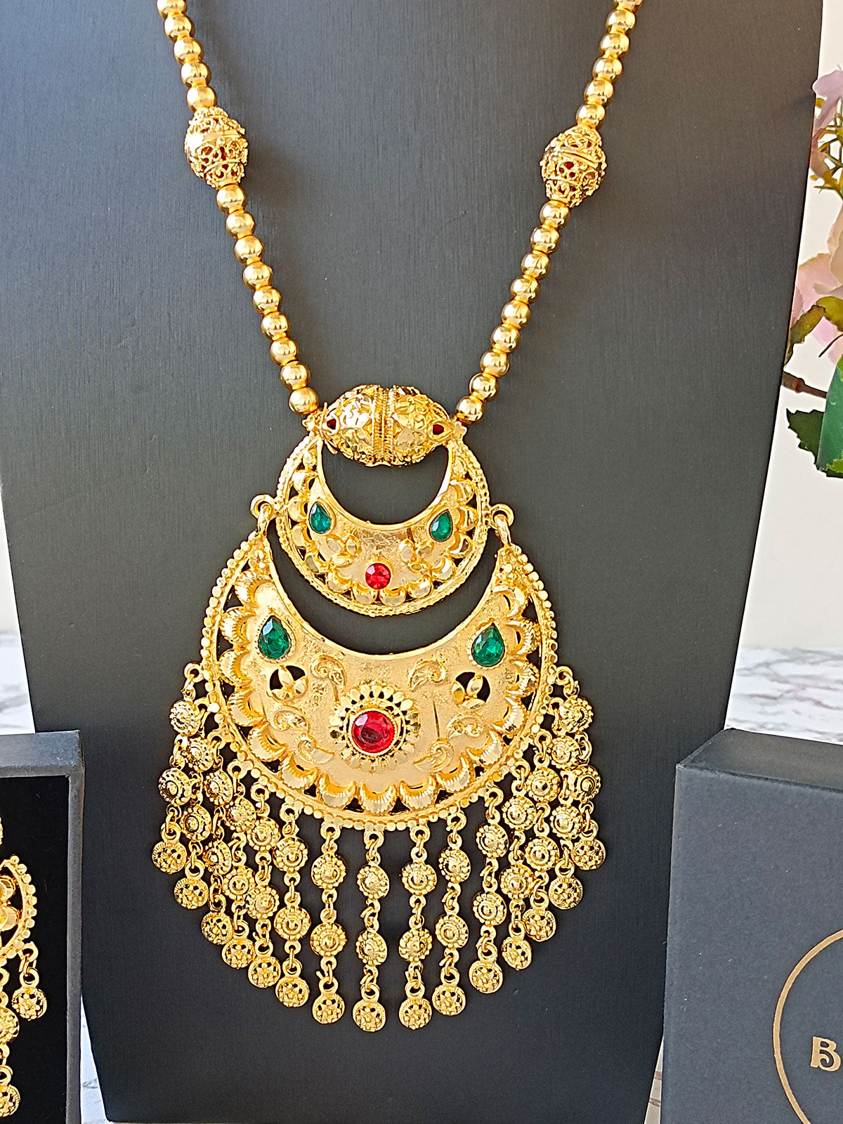 Women's Nadia Hilal necklace Set