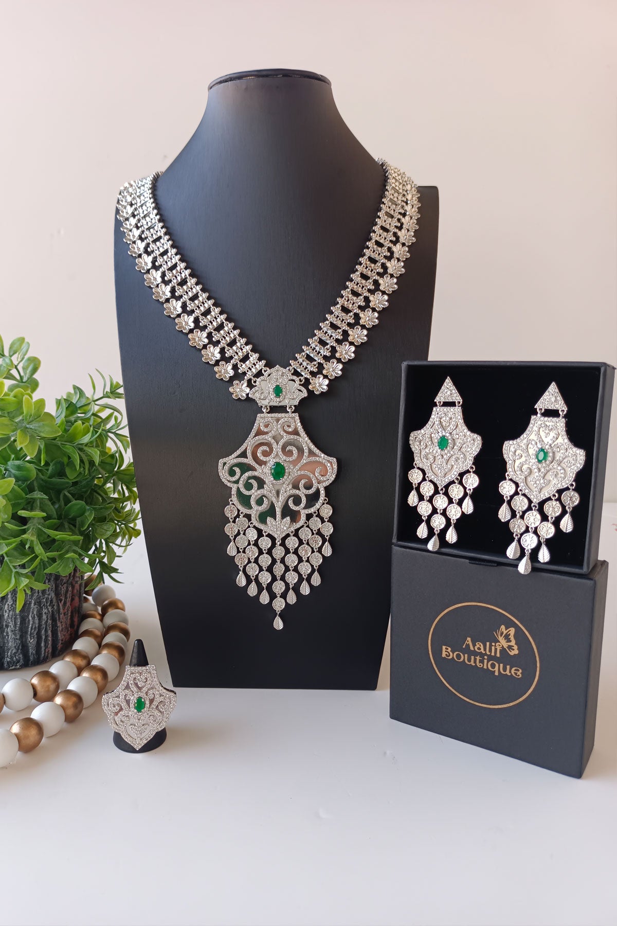 Exquisite Silver-Plated Bridal Necklace Set for women