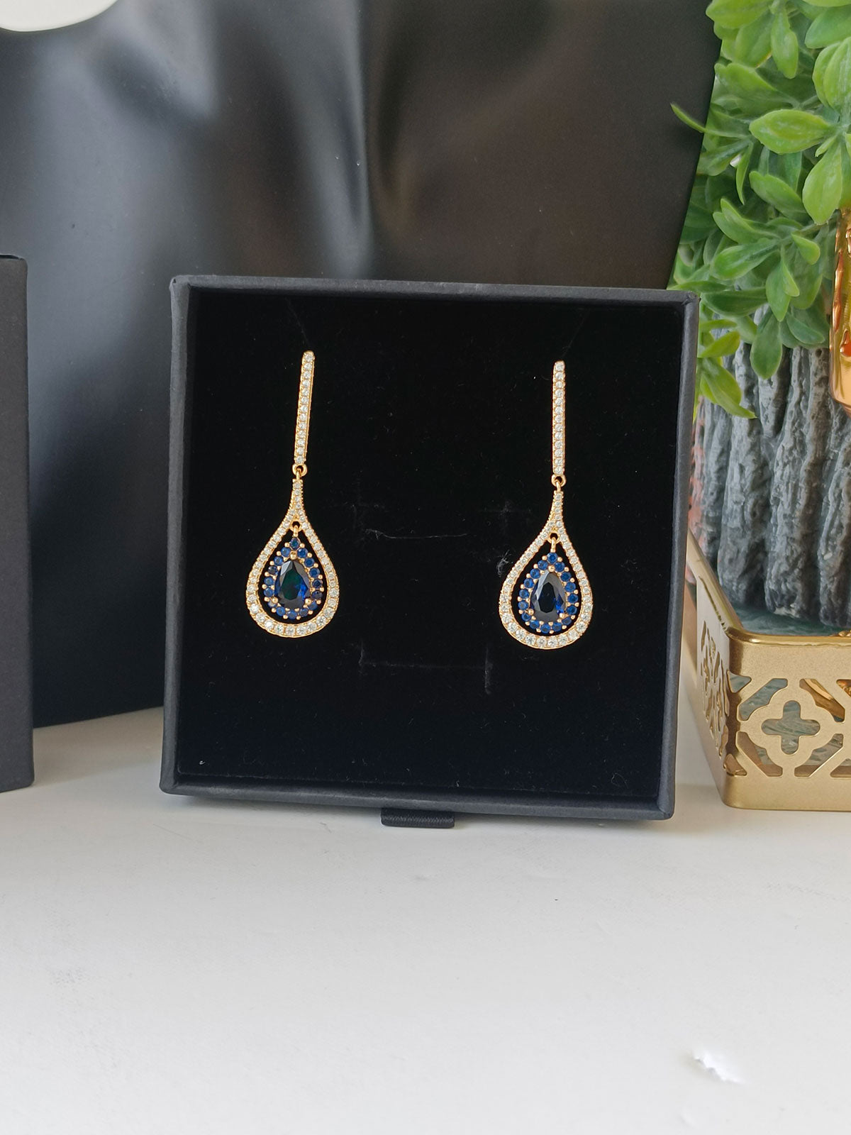 women's Zircon studded earrings