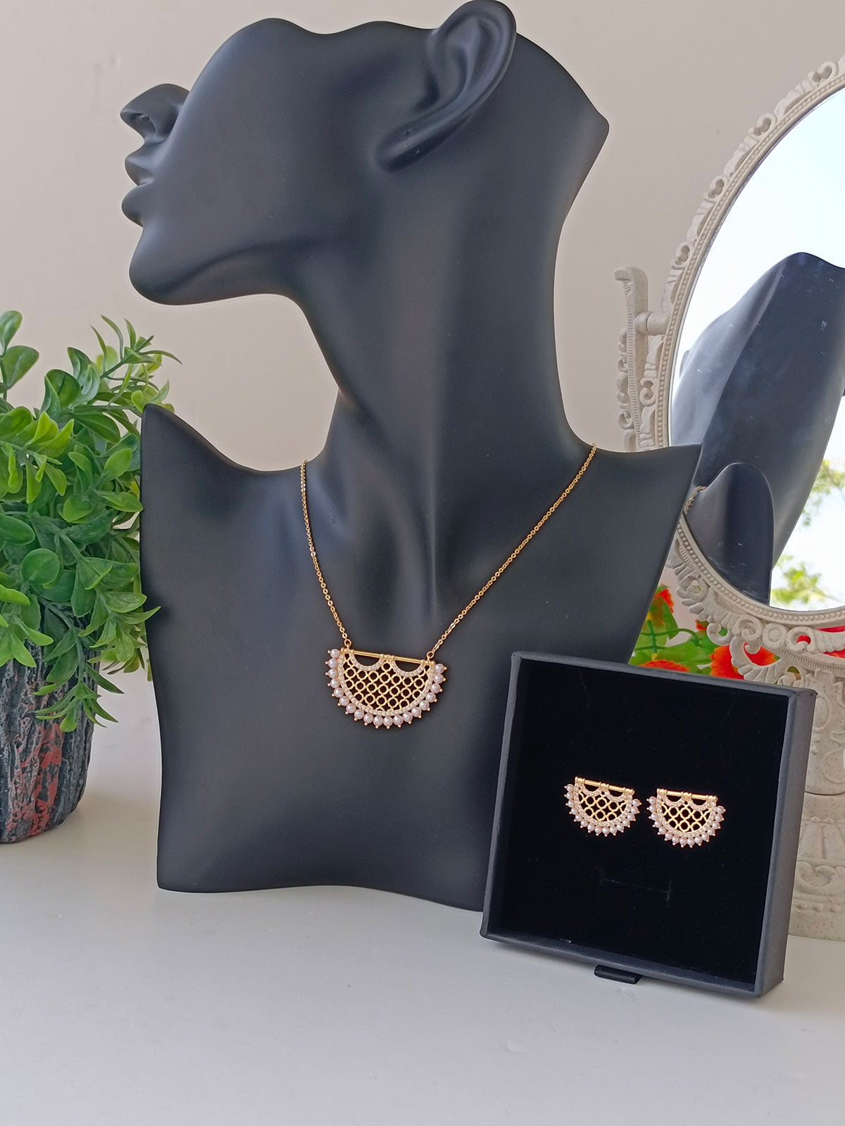 Simple necklace with cash on delivery