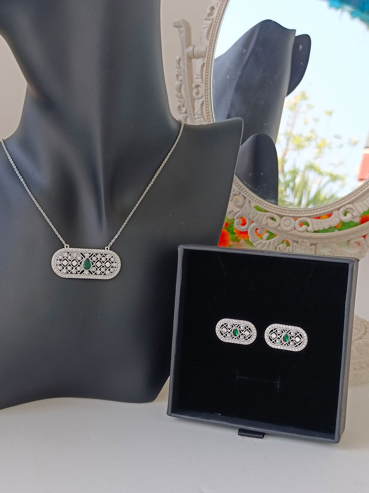 Ladies pendant necklace
