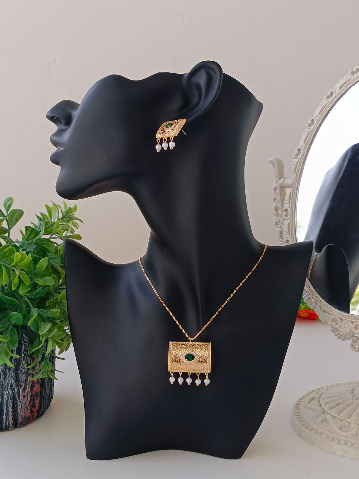 light weight gold necklace