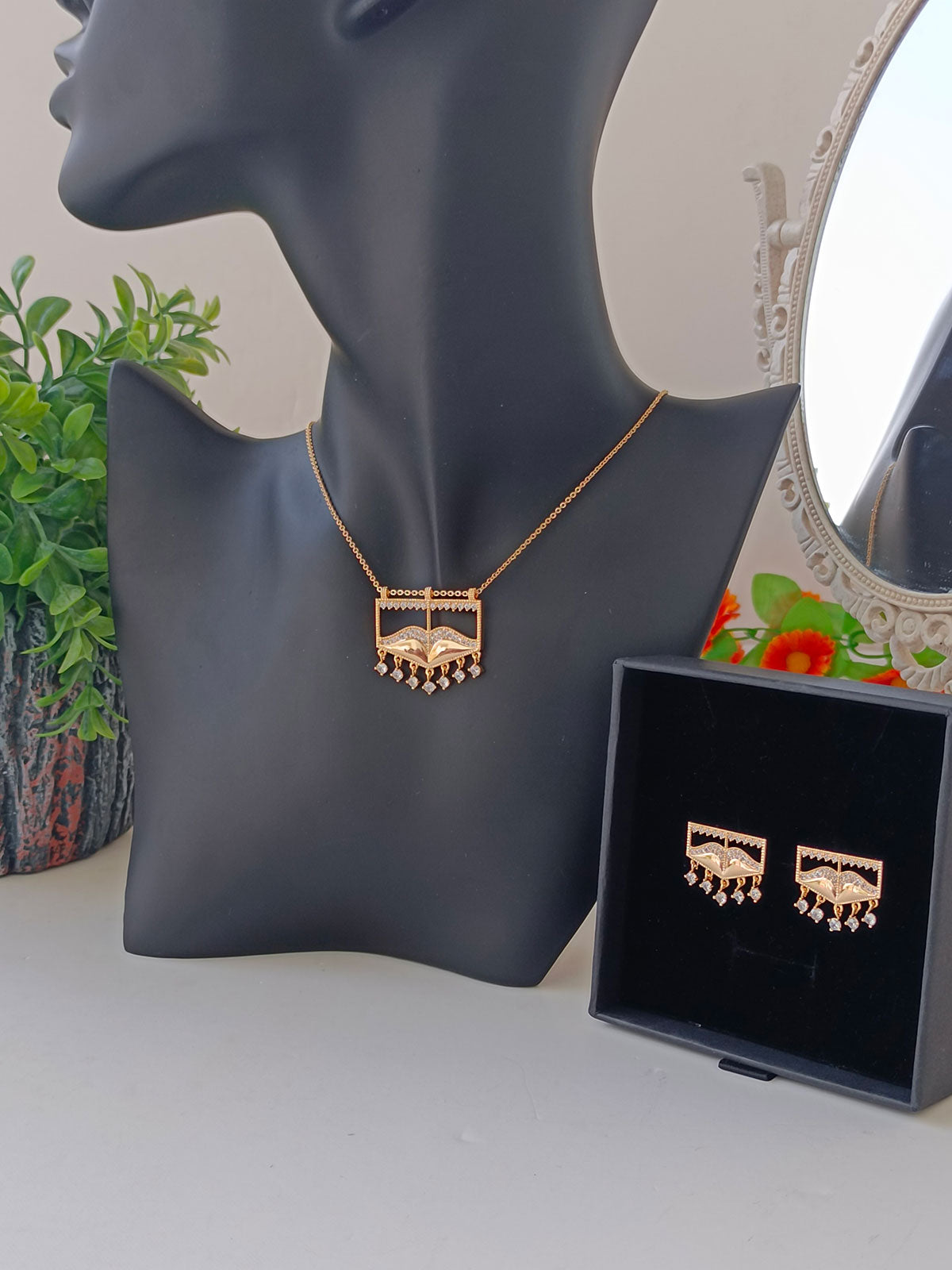 Necklace with earrings