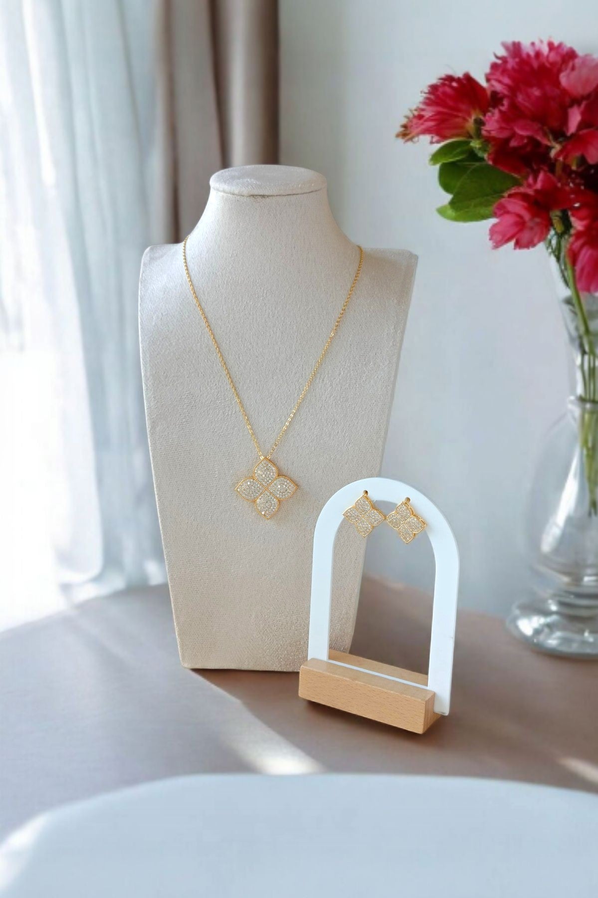 basima pendant set