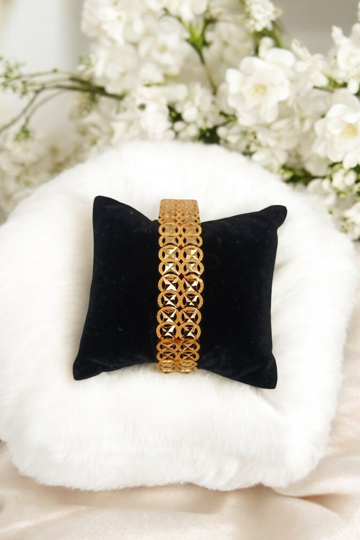 Inaya Golden Bracelet for women