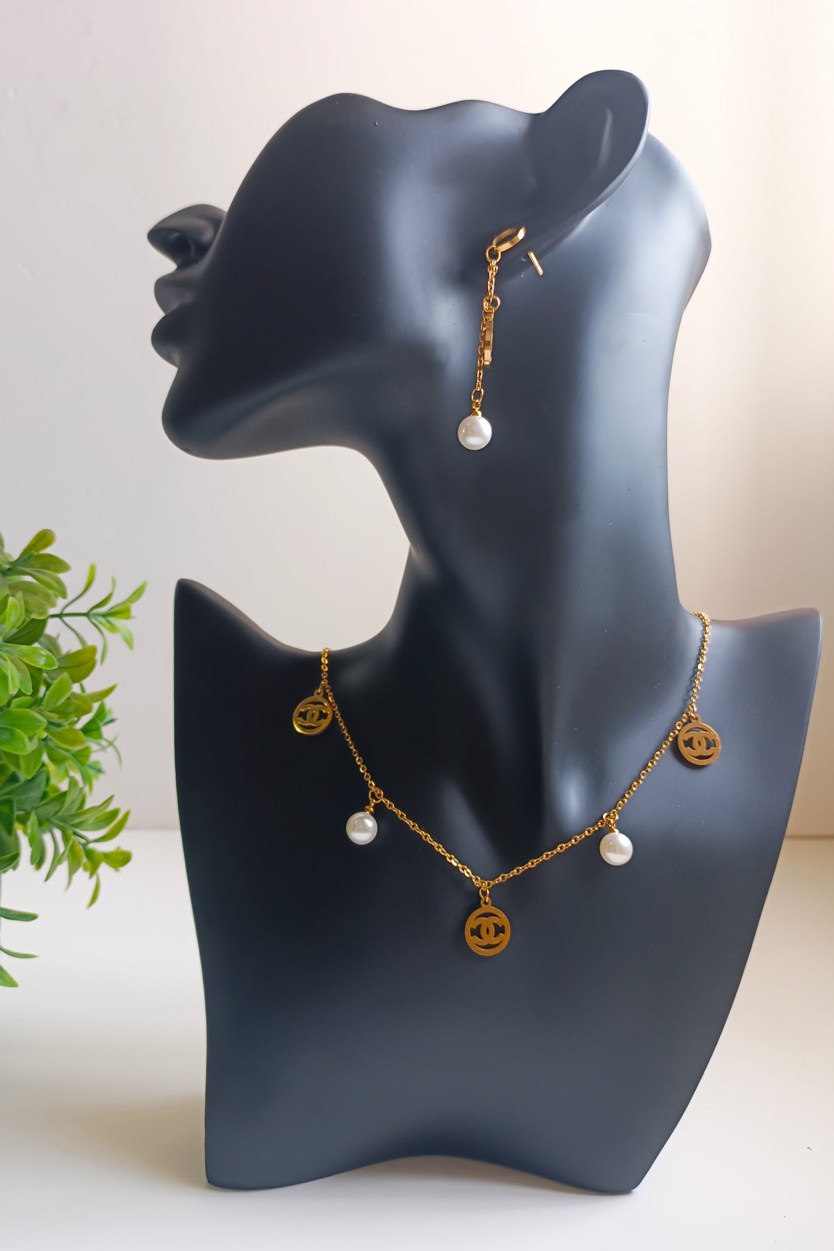 Amal Golden chain Pendant Set
