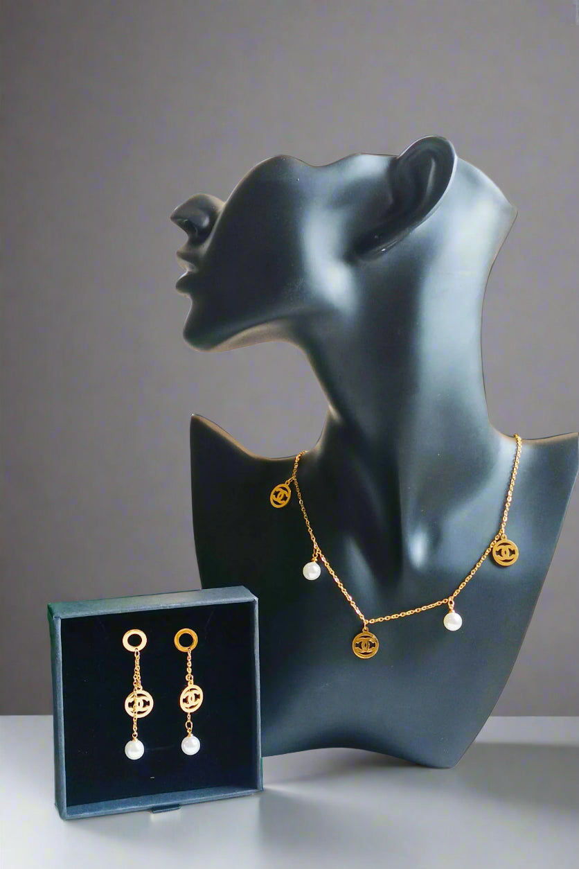Golden Mona Necklace Set