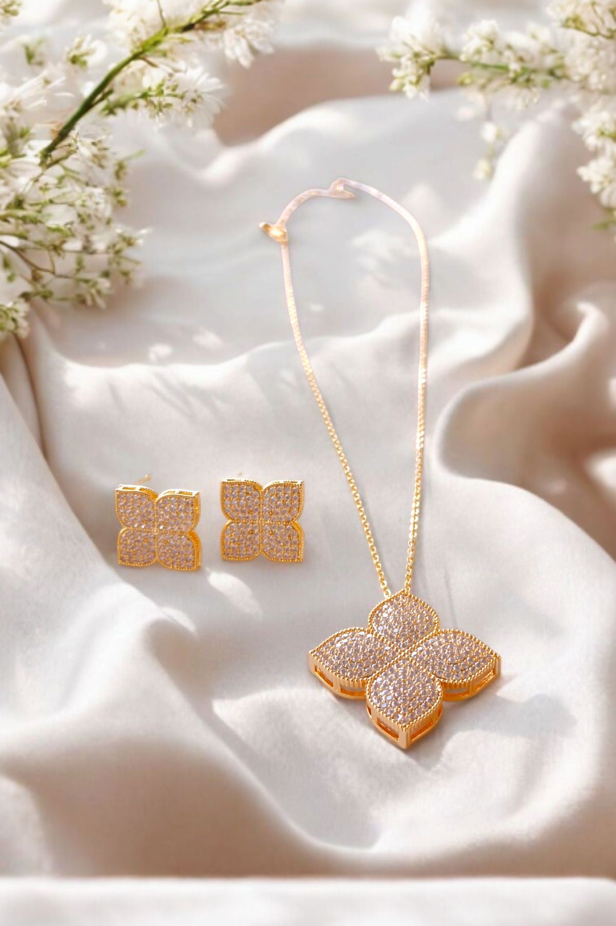 clover pendant set