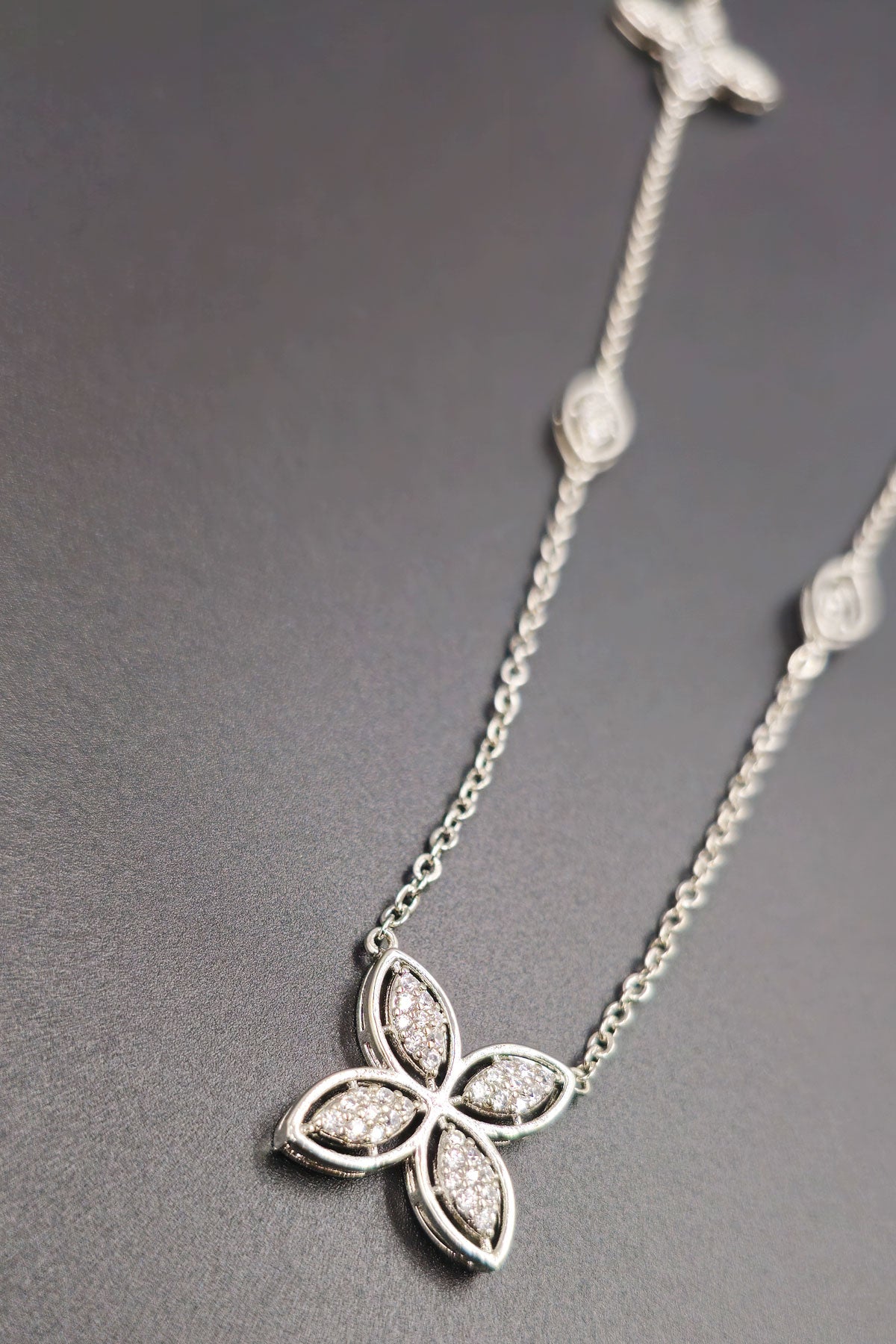 Flower pendant set with crystals for women