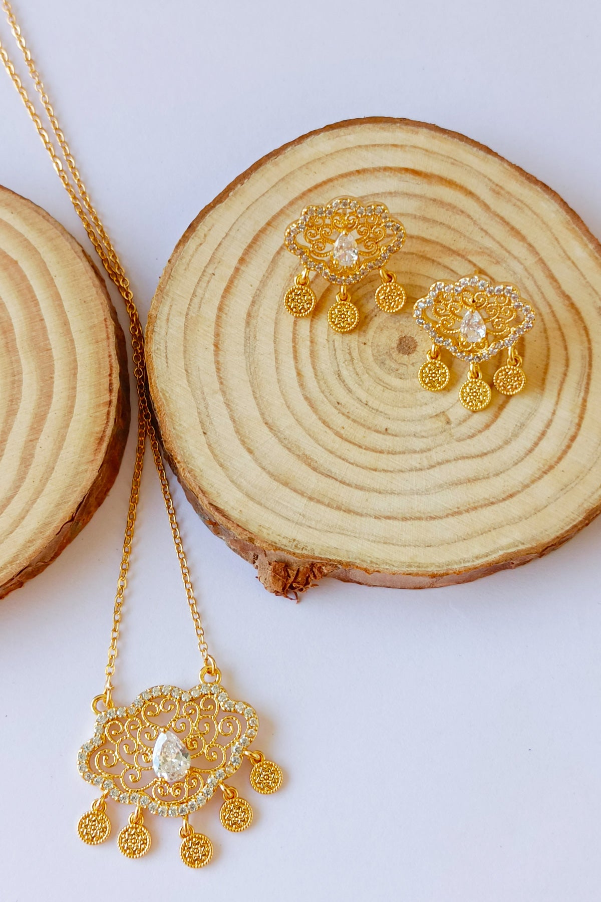 Nima Pendant Set in golden