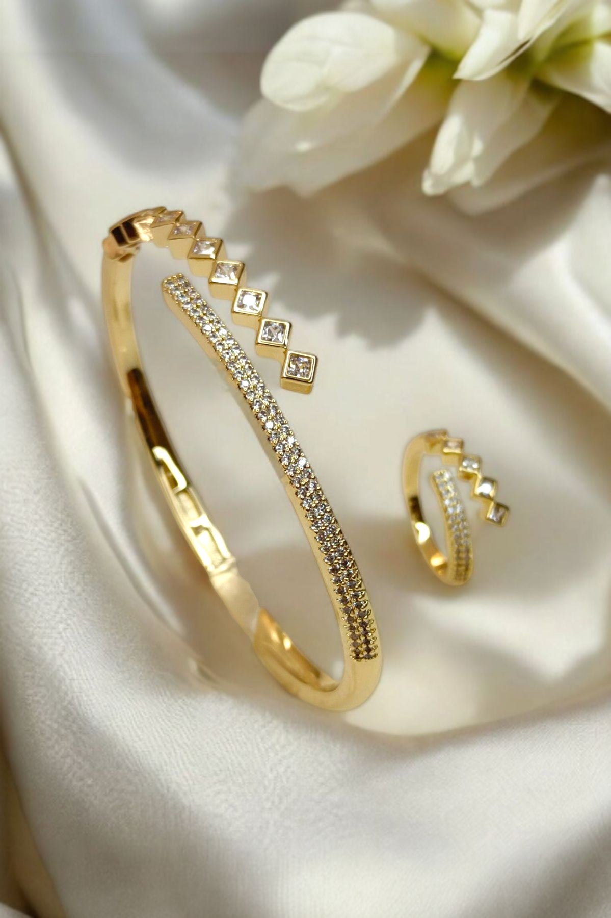 golden bracelet and ring