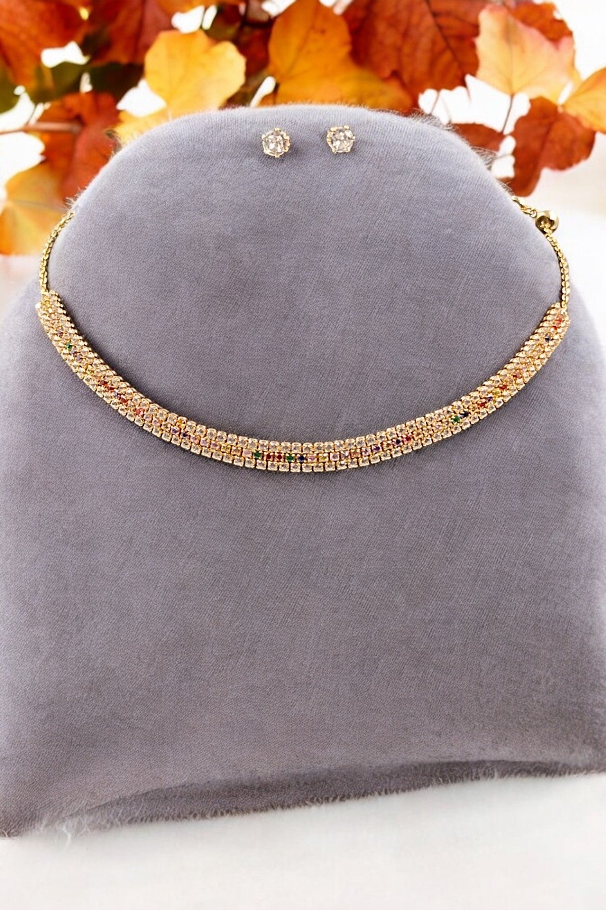 Beautiful Amara Necklace Set in Golden