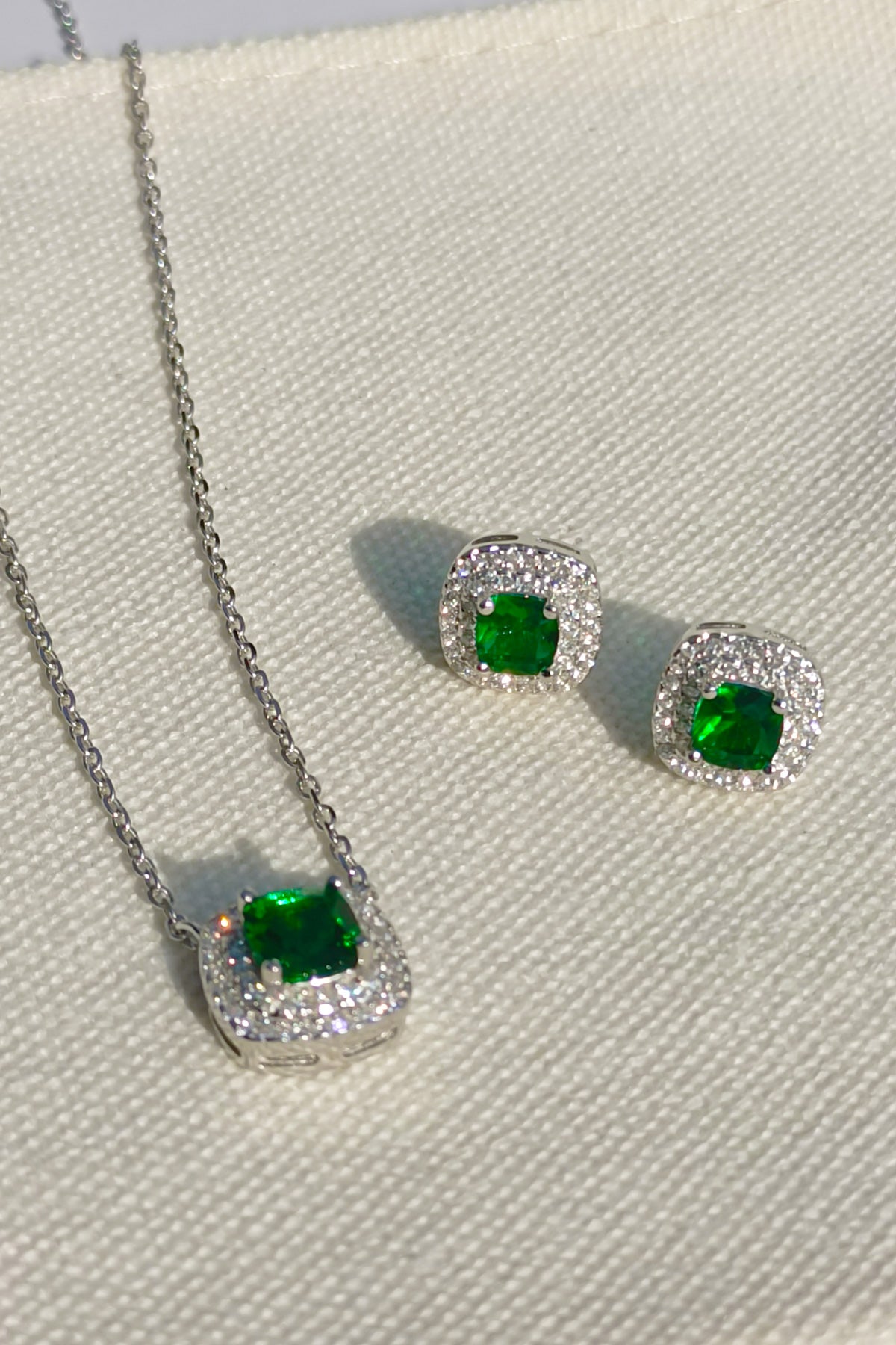 Emerald Stone in 925 Sterling Silver set