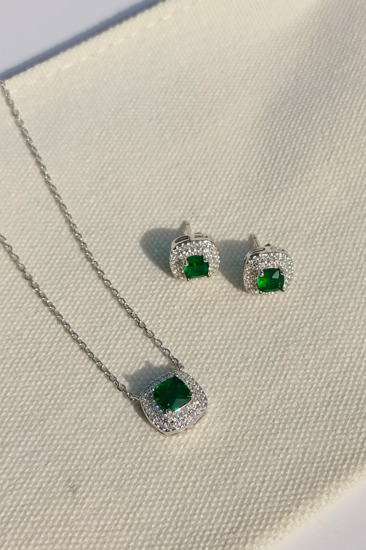 Emerald Stone in 925 Sterling Silver set