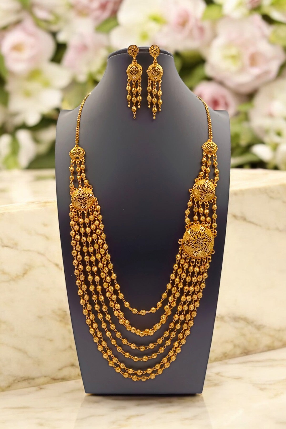 Husniya Jewelry Set in Golden