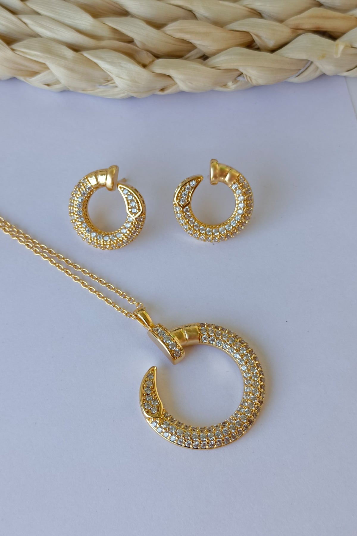 Golden nail pendant set