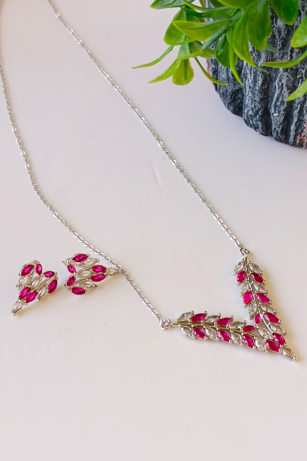 Rihana Pendant Set in Silver