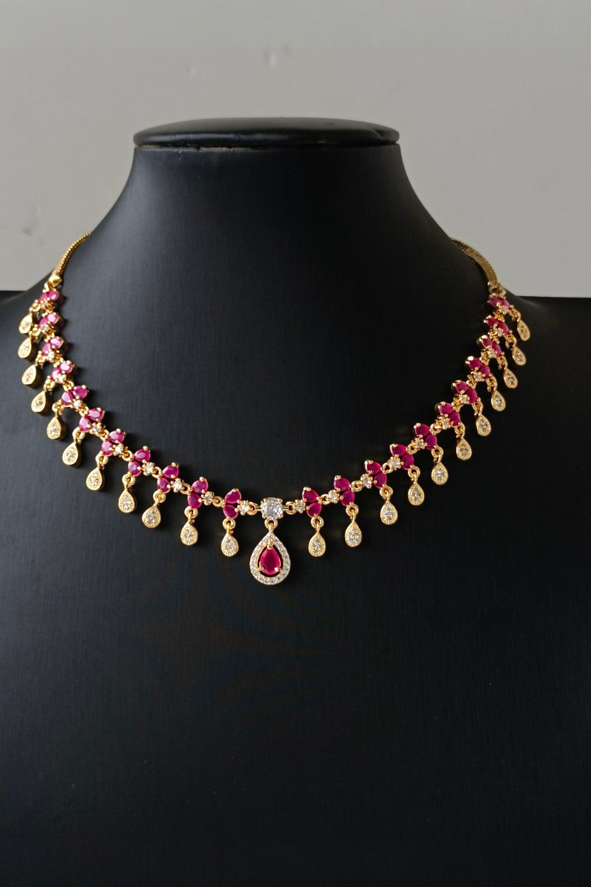 Rohesia Golden Neckace