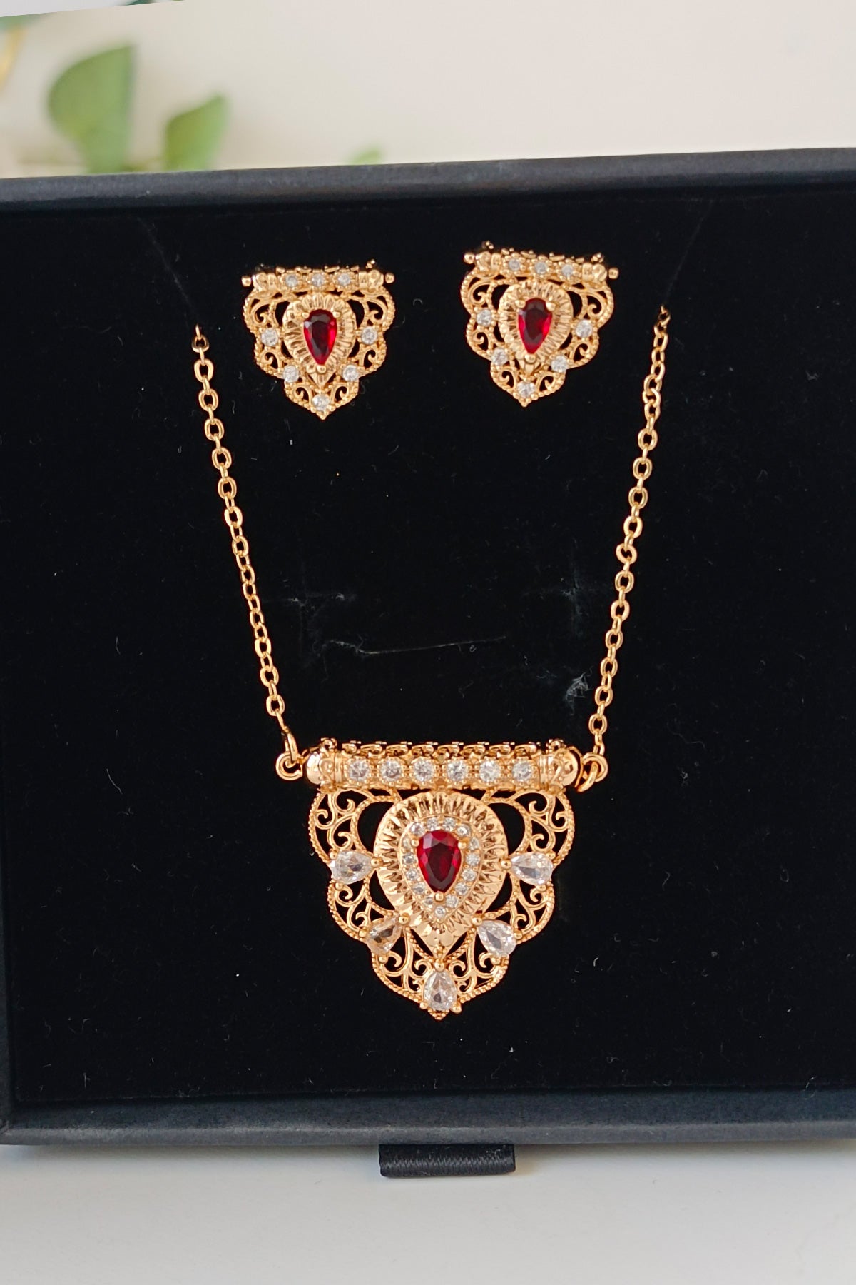 Abeer Golden Traditional Pendant Set