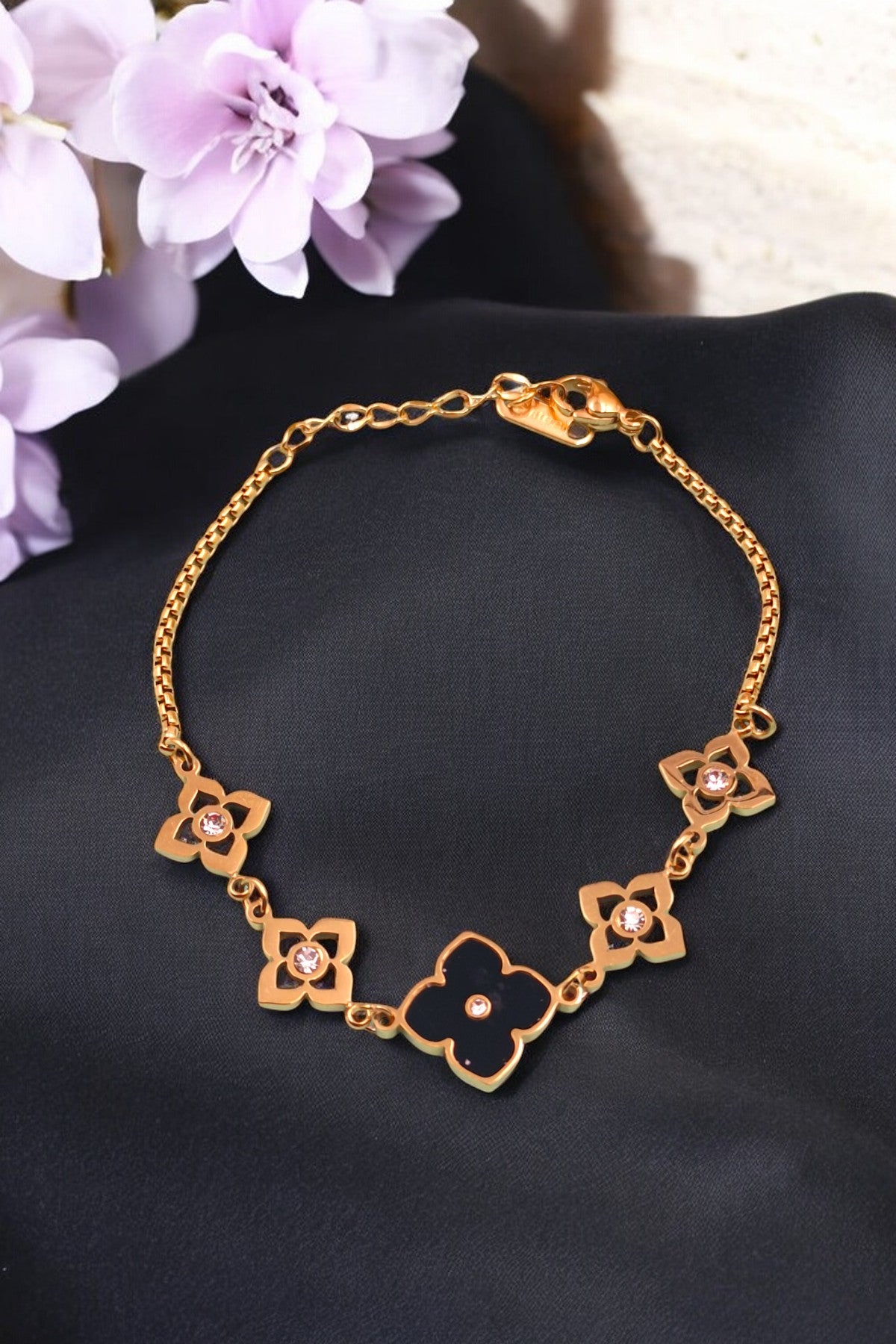 Laila Starry Bracelet in gold