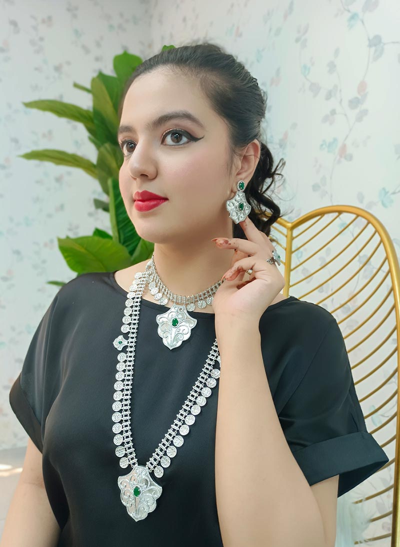 Necklace for women in UAE