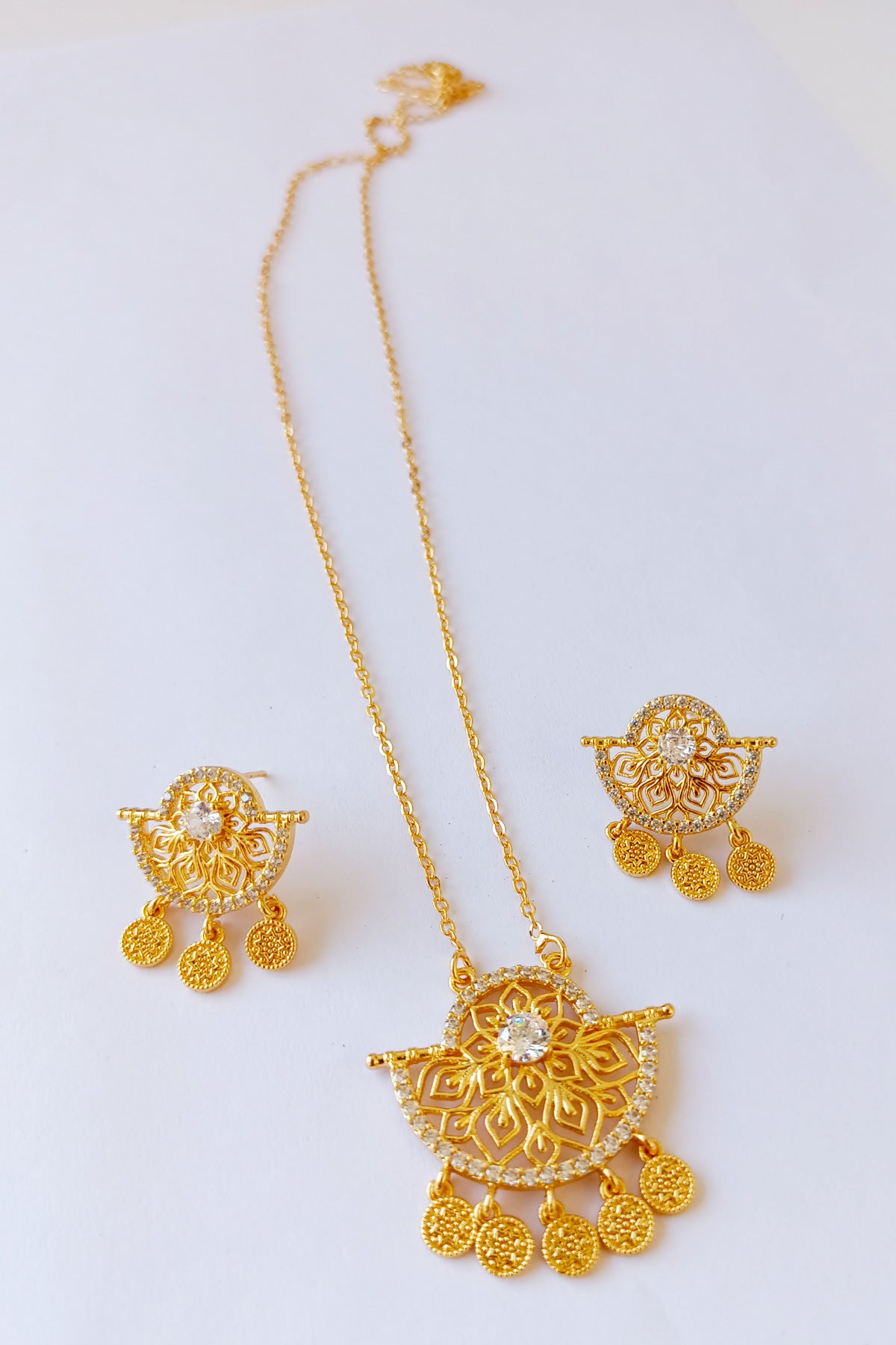 Menna Pendant Set in golden
